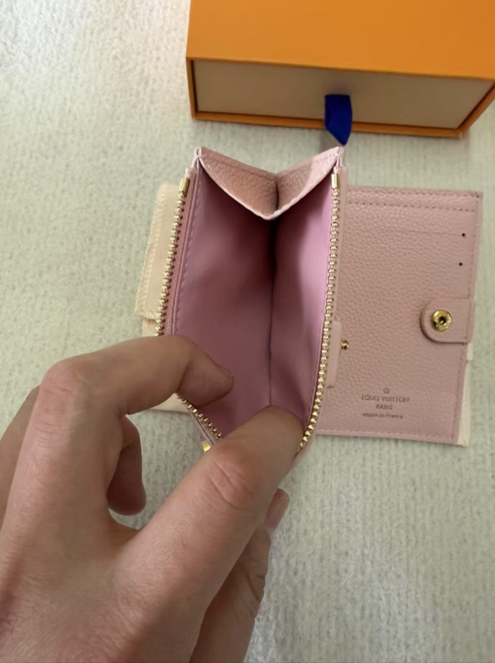 Louis Vuitton Lisa Wallet - Picture 13 of 15